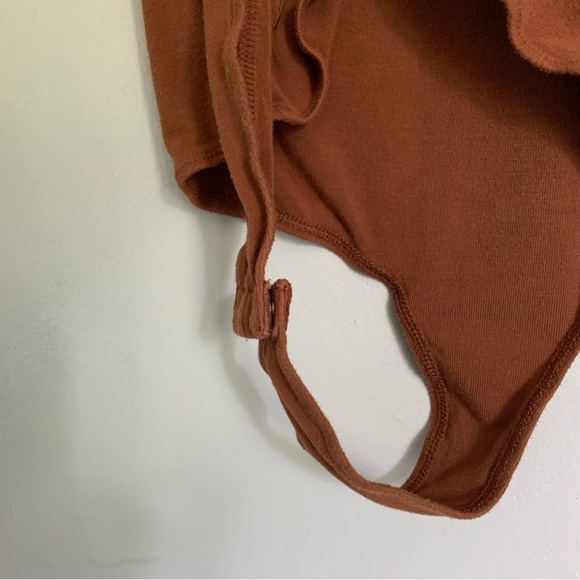 EUC Beautiful Comfy Soft Hook and Eye Corset Style Short Sleeve Thong Bodysuit - Picture 9 of 14